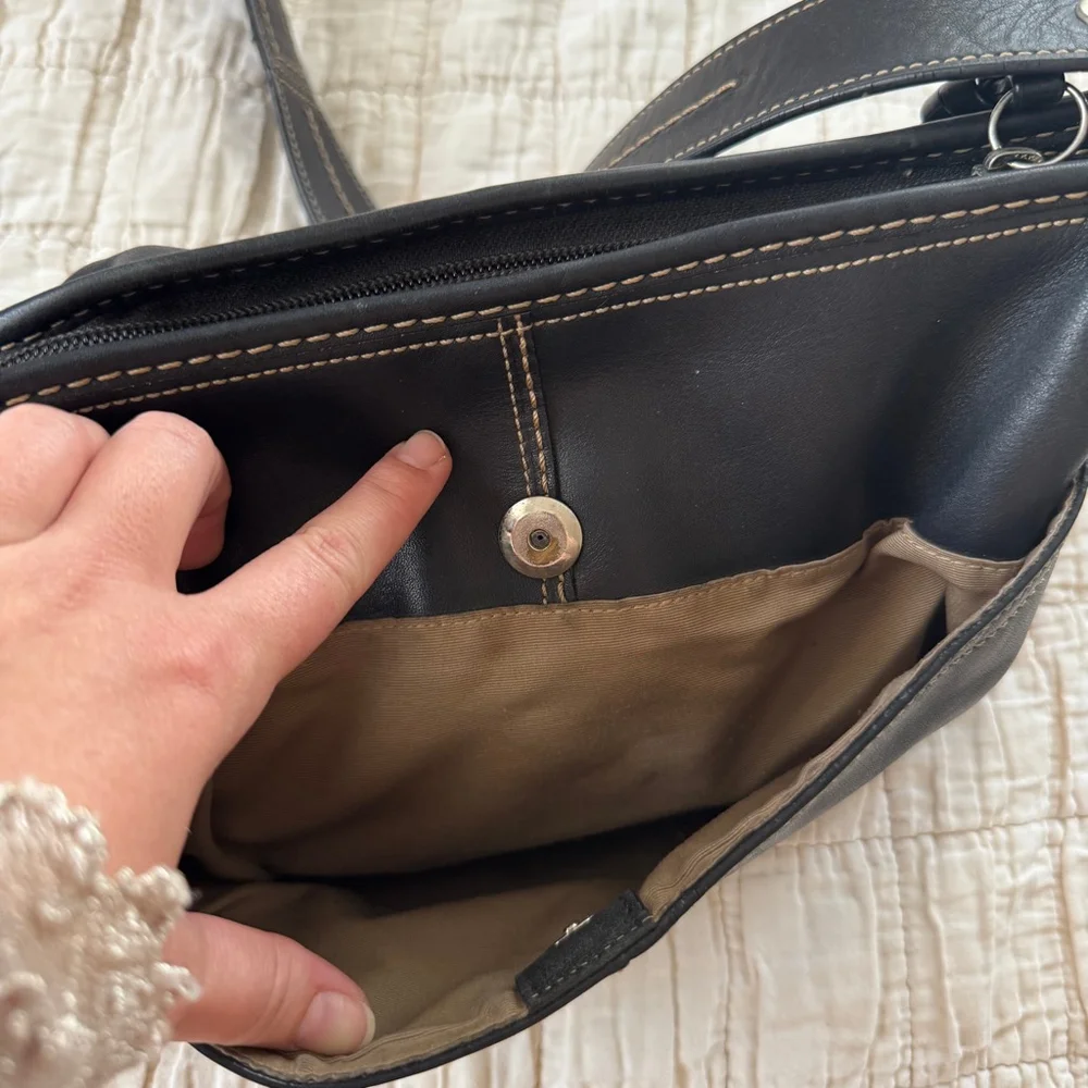 Coach Black Leather Crossbody / Shoulder Bag • F18854 - Picture 7 of 11